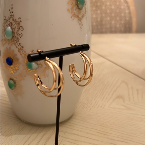Elegant Gold Hoop Earrings 1” wide - Picture 2 of 3